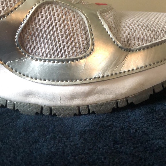 Nike women’s sneaker - Picture 7 of 8